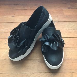Gianni Bini Portinah Black Leather Ruffle Sneakers